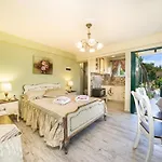 Kyveli Superb Sea View In דירה